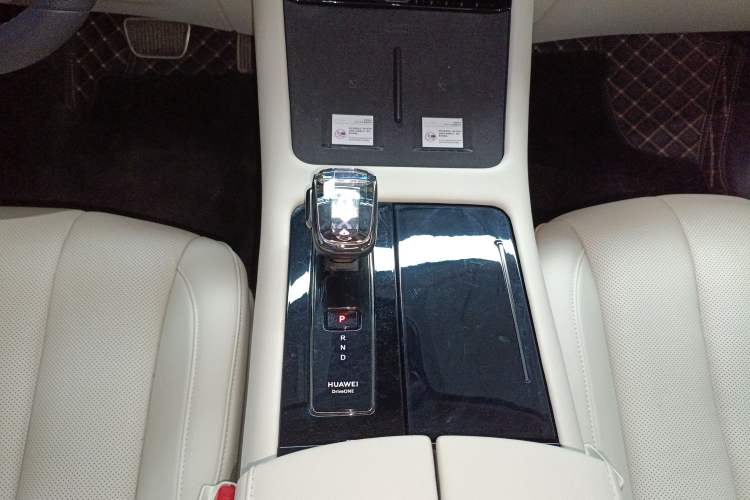 Used Hima AITO M7 2022 1.5T Four-Wheel Drive Flagship Edition Gear Lever