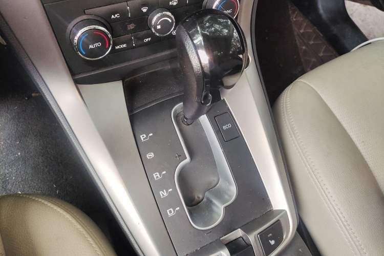 Used Chevrolet Captiva 2015 2.4L 4x4 Flagship Edition 7-Seater
