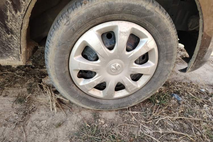 Used BAIC Weiwang M20 2014 1.5L practical type BJ415A Right Front Wheel Hub