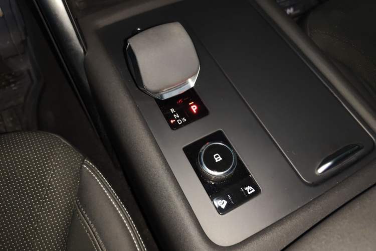 Used Land Rover Discovery 2021 360 PS R-Dynamic S
