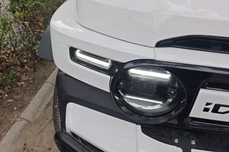 Used iCAR V23 2026 Model 401 Two-Wheel Drive Super Sports Edition Right Front Headlight