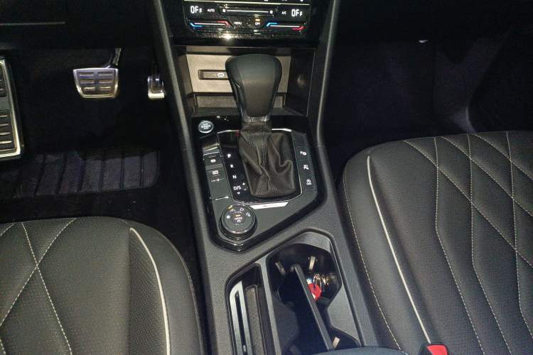 Used Volkswagen Tiguan L 2023 Facelifted 380TSI Automatic All-Wheel Drive R-Line Plus Version 7-Seater