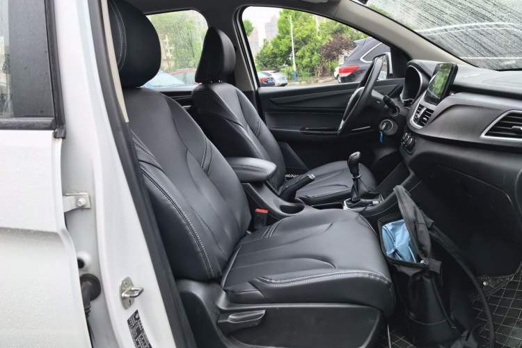 Used Baojun 730 2019 1.5T Manual Fashion Model 7-seater China VI