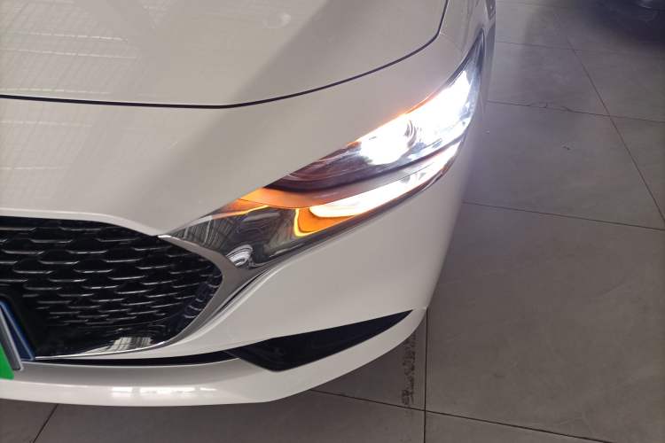 Used Mazda Mazda 3 Axela 2025 Model, 2.0L Automatic, Quality Glamour Edition
