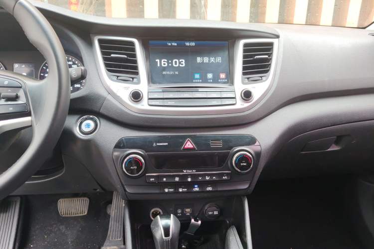 Used Hyundai Tucson 2015 1.6T Dual-Clutch Two-Wheel-Drive Smart Model Audio And AC Panel