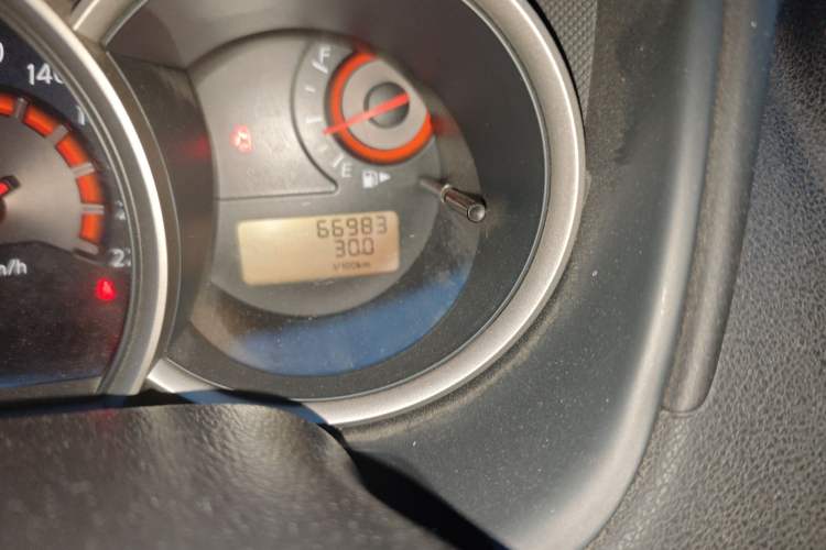 Used Nissan Sylphy 2016 Classic 1.6XE Manual Leading Edition Odometer Close Up