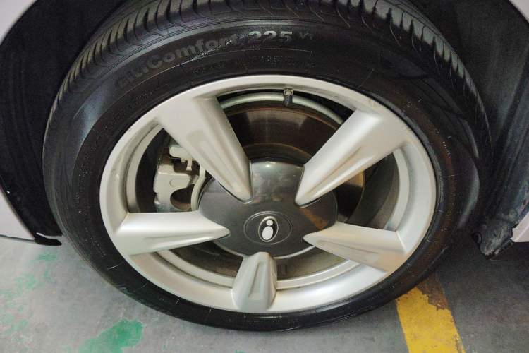 Used ORA Good Cat 2021 400km Standard Range Athena Edition Lithium-Ion Battery Left Front Wheel Hub