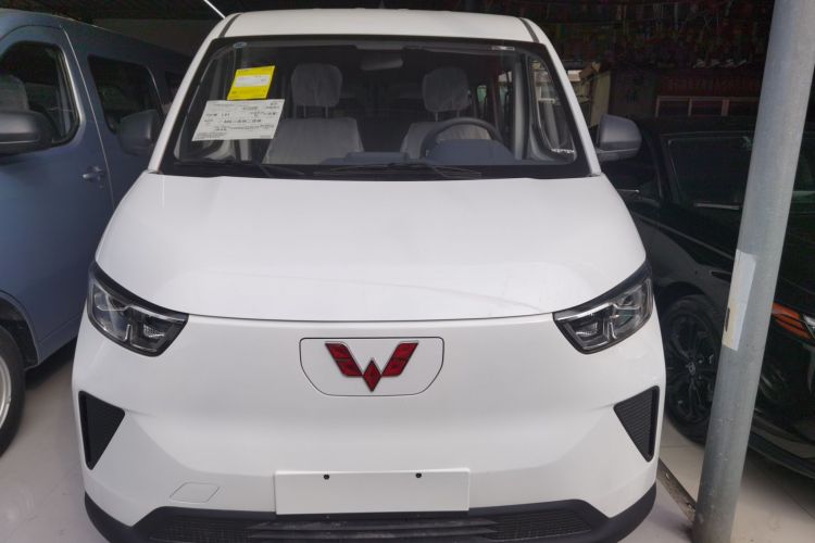 Used Wuling Yangguang 2024 300KM Comfort Version Passenger Van 75kW Front
