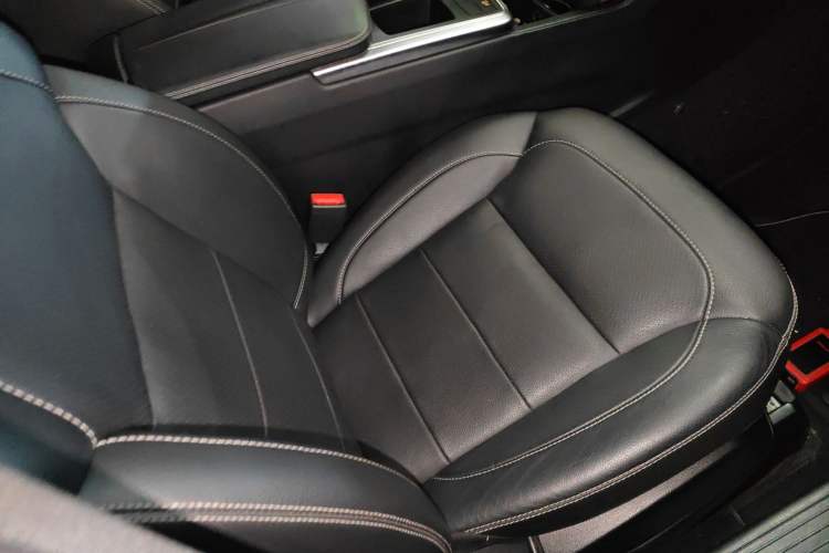 Used Mercedes-Benz M-Class 2014 ML 320 4MATIC Right Front Seat