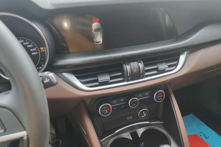 Used Alfa Romeo Stelvio 2017 2.0T 200HP Luxury Edition
