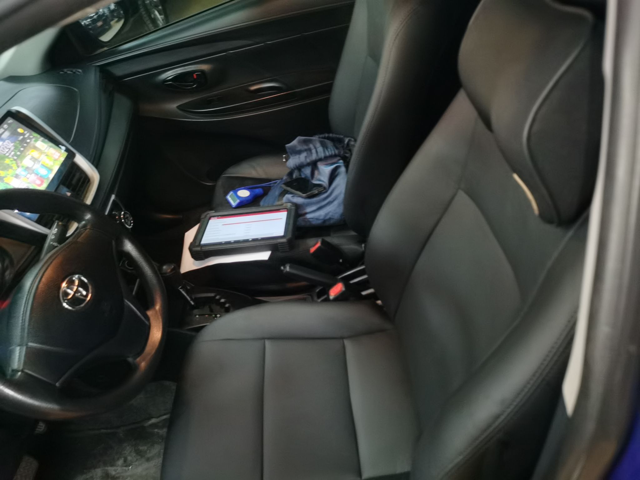 Переднее сиденье в автомобиле