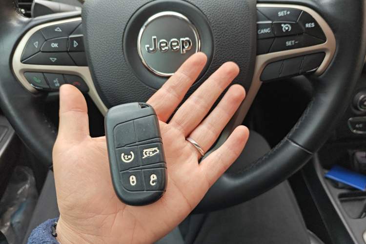 Used Jeep Cherokee 2017 2.4L Leading Edition