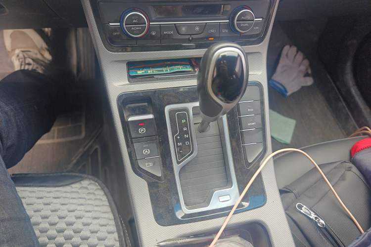 Used Geely Auto Emgrand GL 2019 1.4T CVT Elite Smart Edition Gear Lever