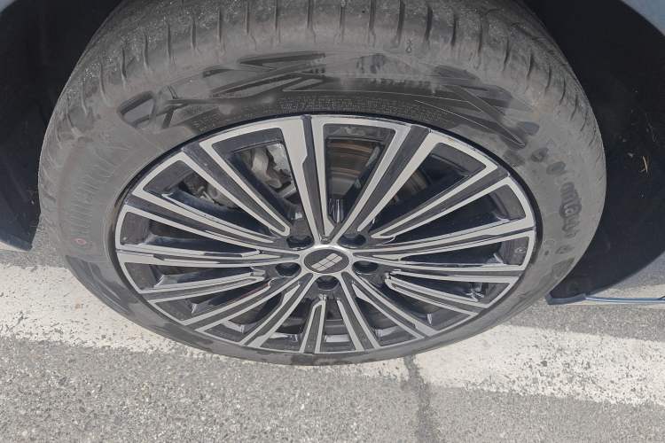 Used Geely Galaxy A7 2025 Model EM-i 150km Starship Edition Right Rear Wheel Hub