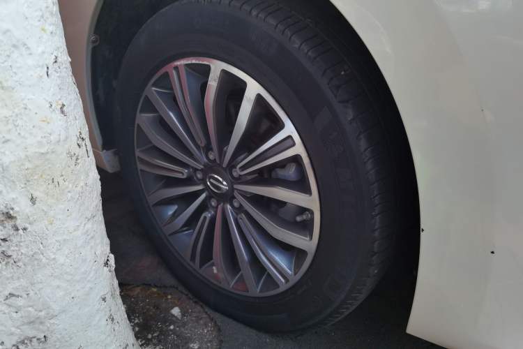 Used GAC Trumpchi M6 2019 270T Automatic Luxury Edition (7-seater) China V Standard Right Front Wheel Hub