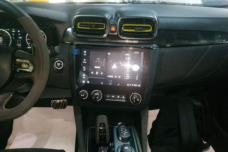 Used Lynk & Co 03 2020 03+ 2.0TD Automatic Performance Package Edition Audio And AC Panel