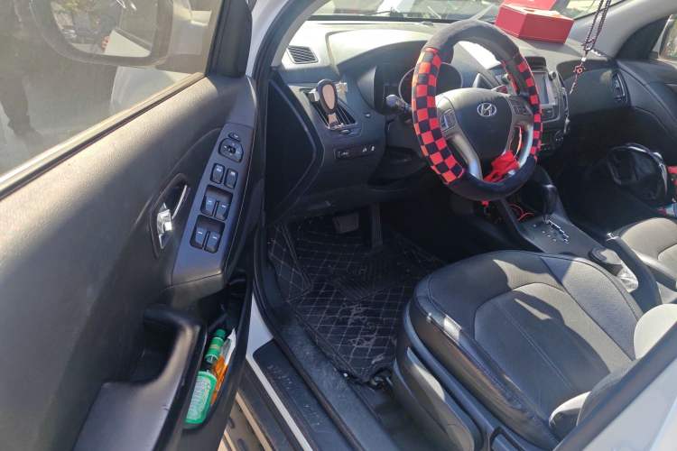 Used Hyundai ix35 2013 2.0L Automatic Two-Wheel Drive Smart GLS China IV Standard