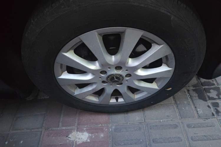 Used Mercedes-Benz R-Class 2014 R 320 4MATIC Business Model Right Front Wheel Hub