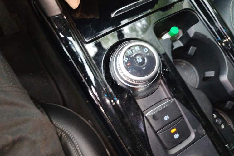 Used Ford Explorer 2020 EcoBoost 285 Four-Wheel Drive Trend Edition 6 Seats Gear Lever