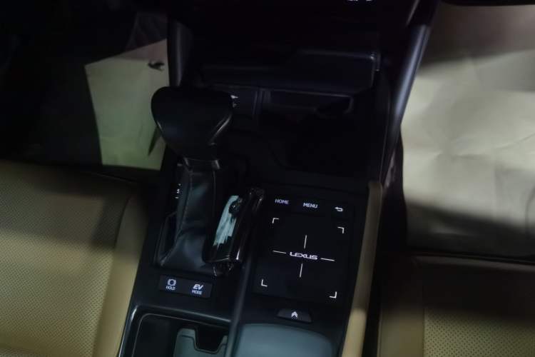 Used Lexus ES 2020 300h Premier Edition Gear Lever