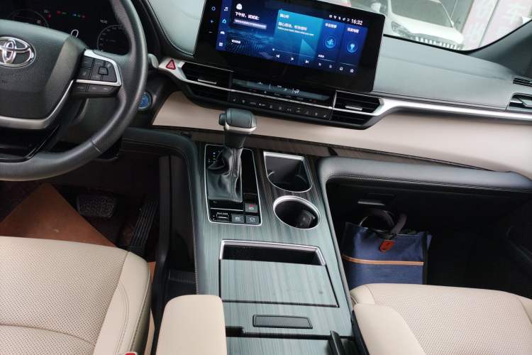 Used Toyota SIENNA 2021 2.5L Hybrid Ultimate Edition Audio And AC Panel