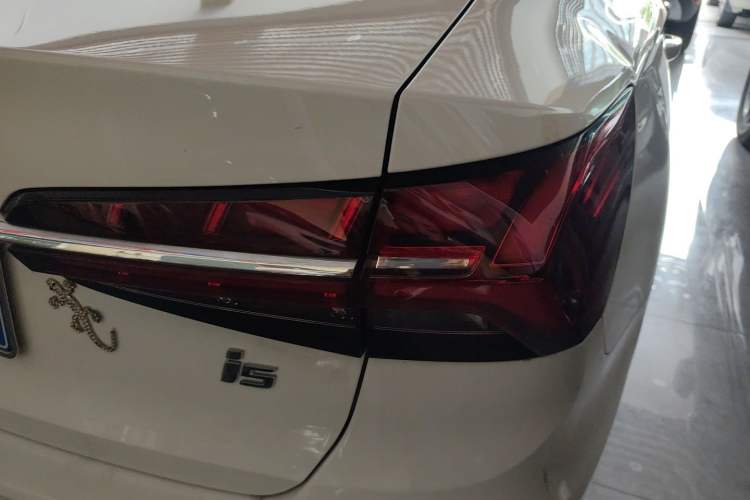 Used Roewe i5 2021 1.5L CVT Platinum Edition Exterior 3