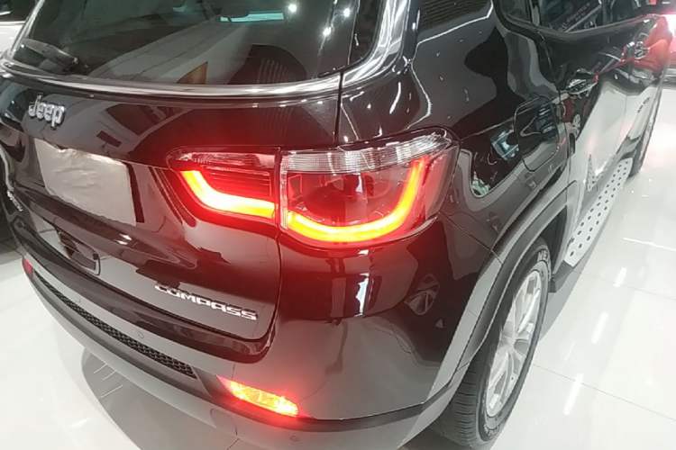 Used Jeep Compass 2021 220T Automatic Leading Edition
