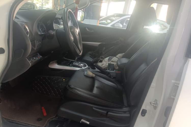 Used Nissan Terra 2020 2.5L XL Upper Automatic Two-Wheel Drive Luxury Edition
