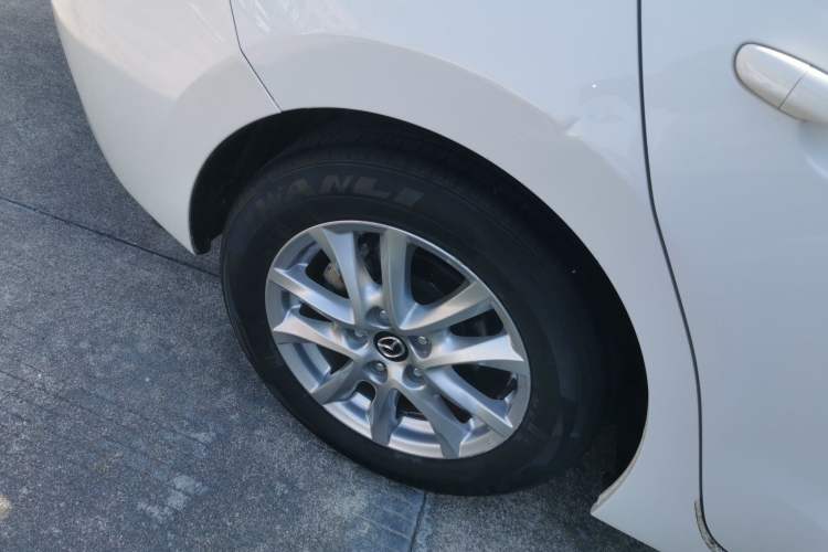 Used Mazda Mazda 3 Axela 2014 Sedan 1.5L Automatic Comfort Model
