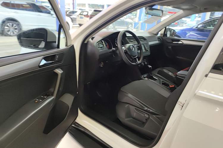 Used Volkswagen Tiguan L 2018 330TSI Automatic Two-Wheel Drive Luxury Edition Driver Seat