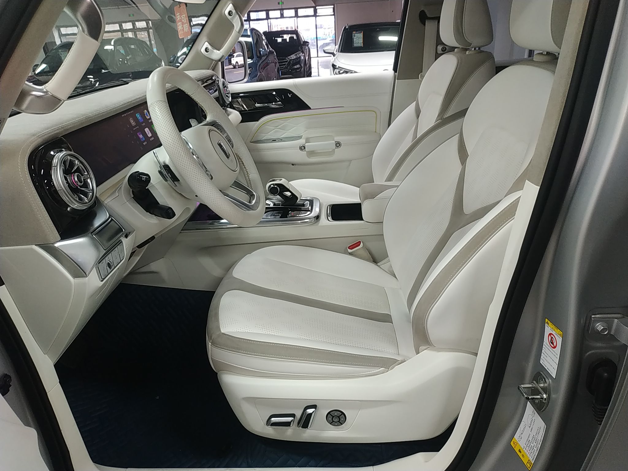 Переднее сиденье в автомобиле