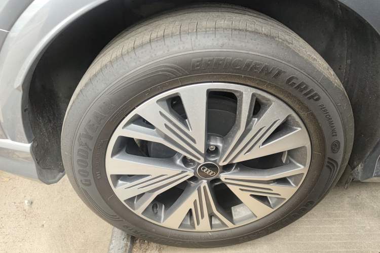 Used Audi Q4 e-tron 2024 40 e-tron Adventure Edition Right Rear Wheel Hub