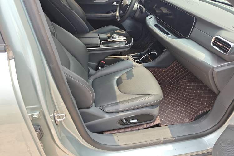 Used ARCFOX Alpha S 2022 525S 160kW Right Front Seat