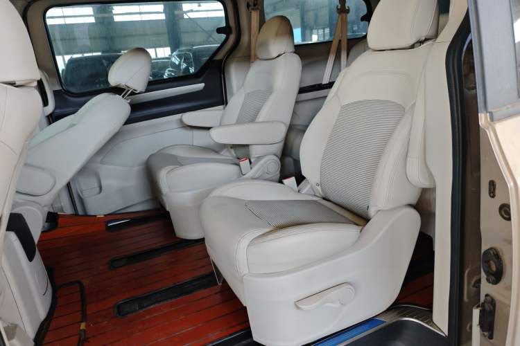 Used SAIC MAXUS G10 2016 2.0T Automatic Elite Edition
