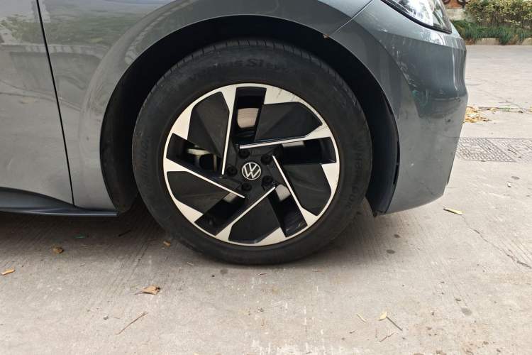 Used Volkswagen ID.3 2024 Pure & Smart Edition Right Front Wheel Hub