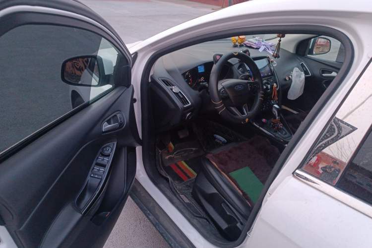 Used Ford Focus 2017 Hatchback 1.6L Automatic Fashion Edition Smart Drive Version
