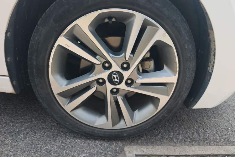 Used Hyundai Elantra (6th Generation / Lingdong) 2016 1.6L Automatic ZhiXuan – Elite Version Right Front Wheel Hub
