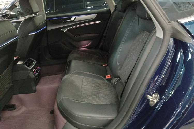 Used Audi A7L 2024 45TFSI quattro S-line Visionary Edition Flow Crystal Package