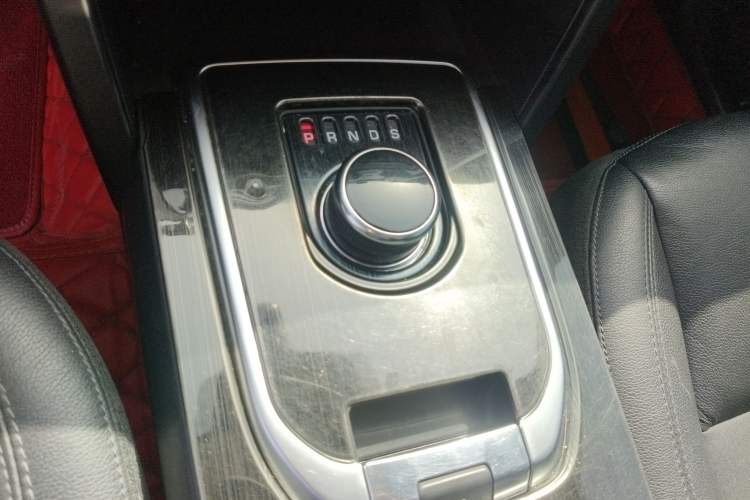 Used Land Rover Discovery Sport 2018 200 PS PURE Edition Gear Lever