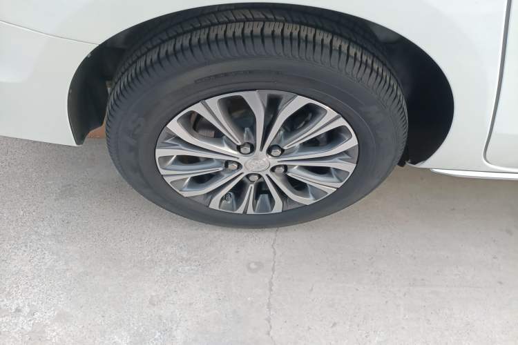 Used Buick GL8 2023 Facelifted Land Cruiser Executive Luxury Version
