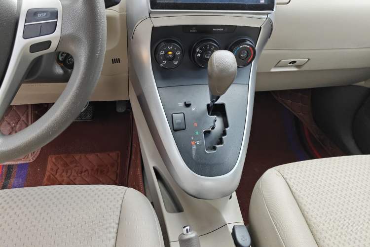 Used Toyota Verso 2015 180E CVT Crossover Edition
