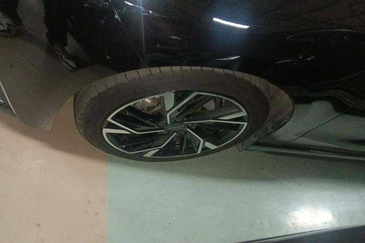 Used Lynk & Co 03 2023 1.5TD DCT JingPro Left Front Wheel Hub