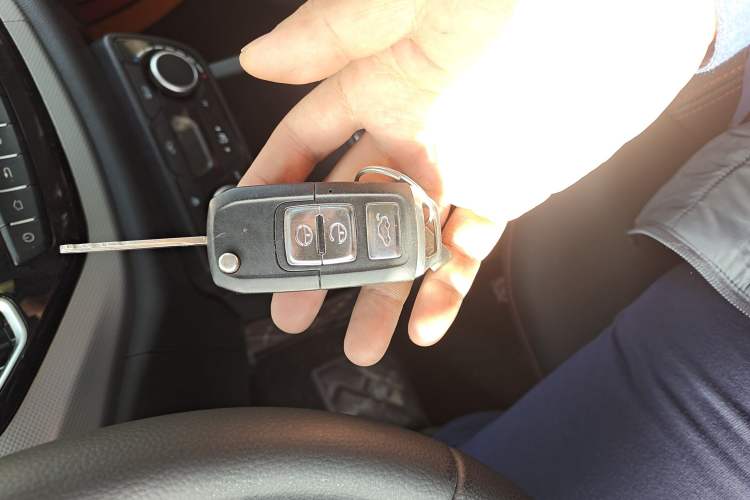 Used FAW Senya R7 2016 1.6L Manual Smart Version
