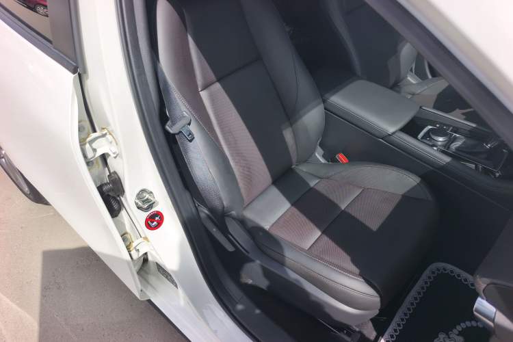 Used Mazda 3 Axela 2023 2.0L Automatic ZhiZhen Edition Right Front Seat