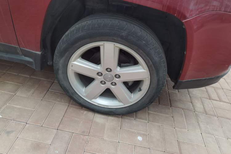 Used Jeep Compass 2012 2.0L two-wheel drive luxury version