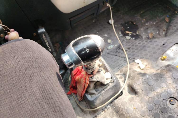 Used Golden Dragon Hiace New Energy 2017 XML5036XXYEVW0 Pure Electric Van Gear Lever