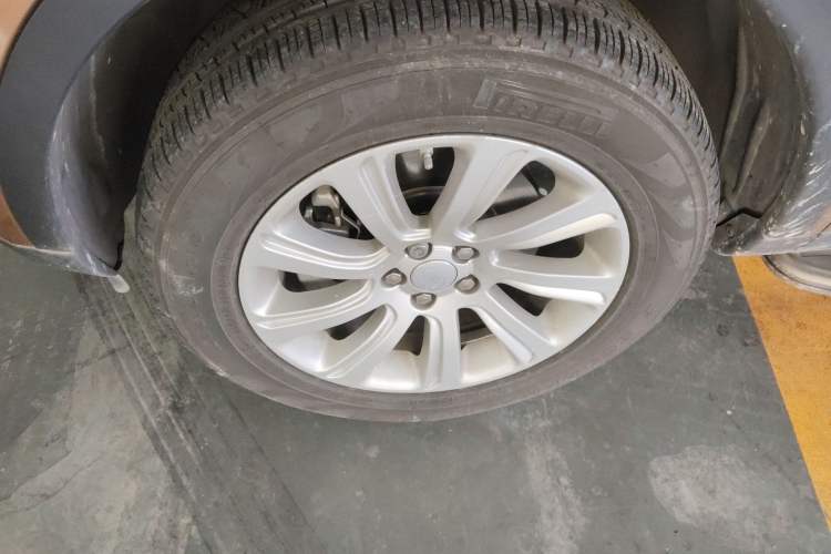 Used Land Rover Discovery Sport 2016 2.0T SE Left Front Wheel Hub