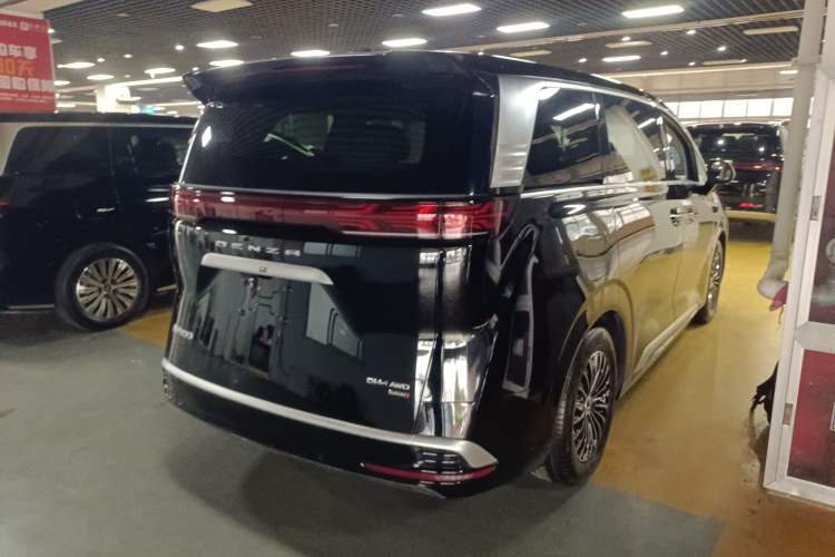 Used Denza D9 2025 DM-i Intelligent Drive 1020 Four-Wheel Drive Prestige Model