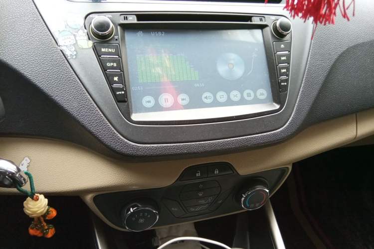 Used Ford Escort 2015 1.5L Automatic Comfort Edition Audio And AC Panel