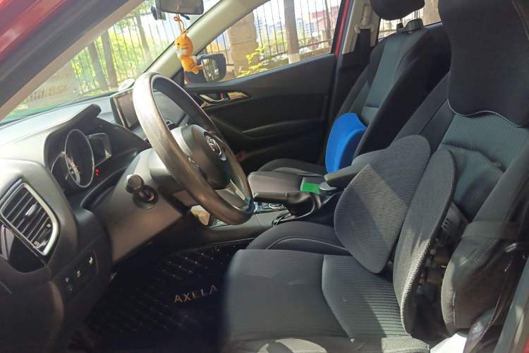 Used Mazda 3 Axela 2016 Sedan 1.5L Automatic Luxury Model